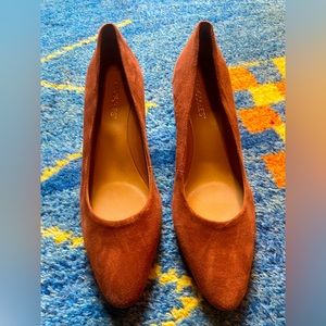 Aerosoles suede pumps size 10